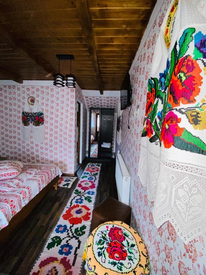 Floare De Maramures 1 Vadu Izei Esterno foto