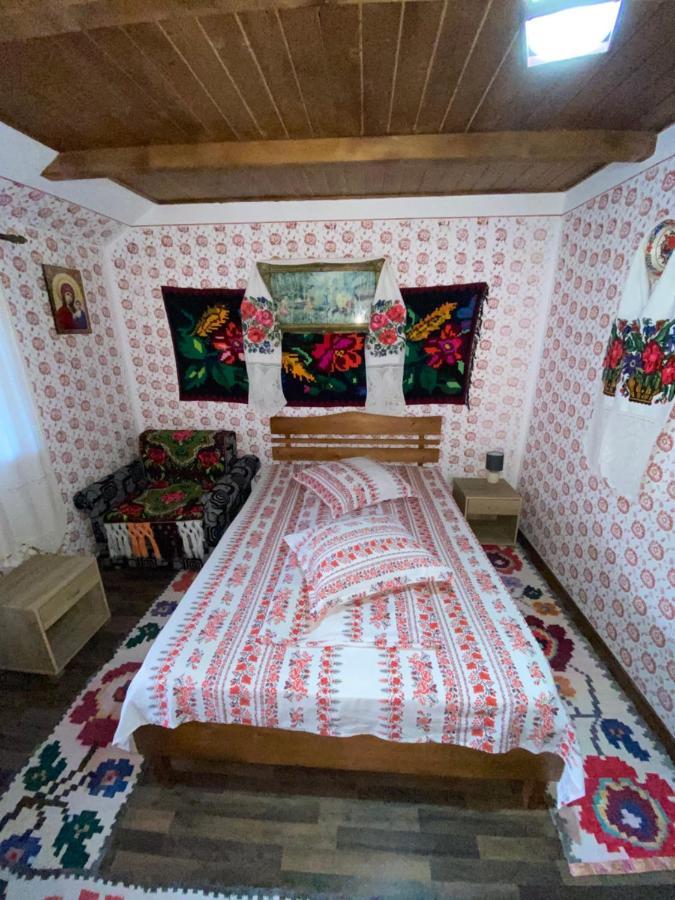 Floare De Maramures 1 Vadu Izei Esterno foto
