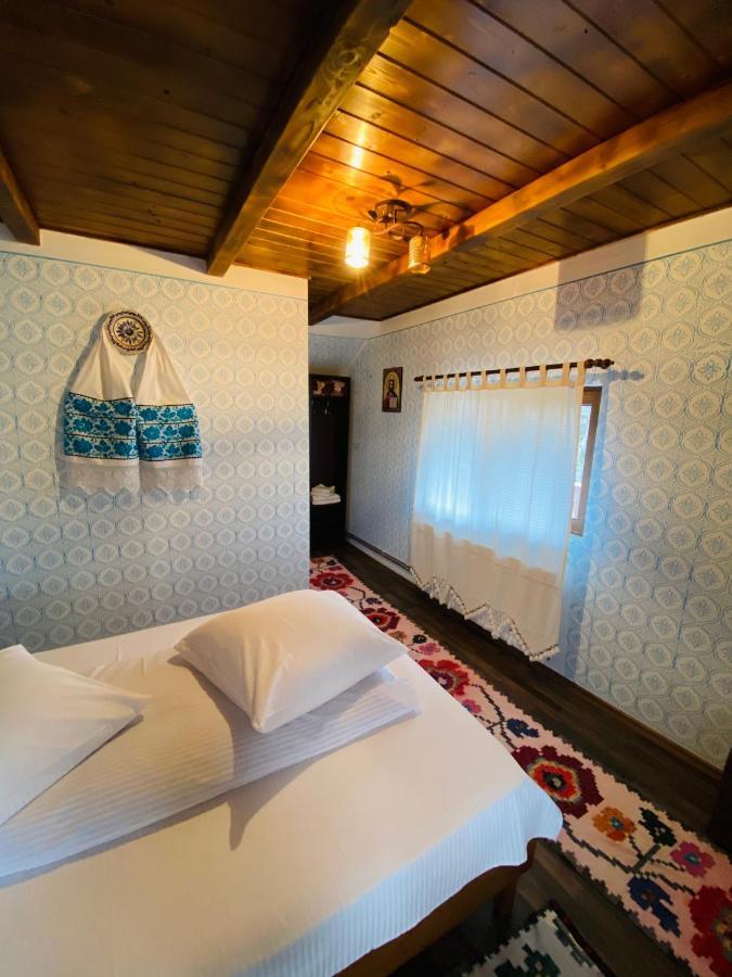 Floare De Maramures 1 Vadu Izei Esterno foto