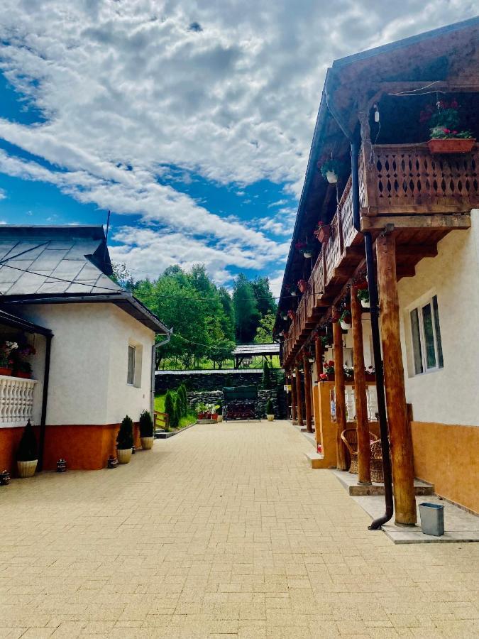 Floare De Maramures 1 Vadu Izei Esterno foto