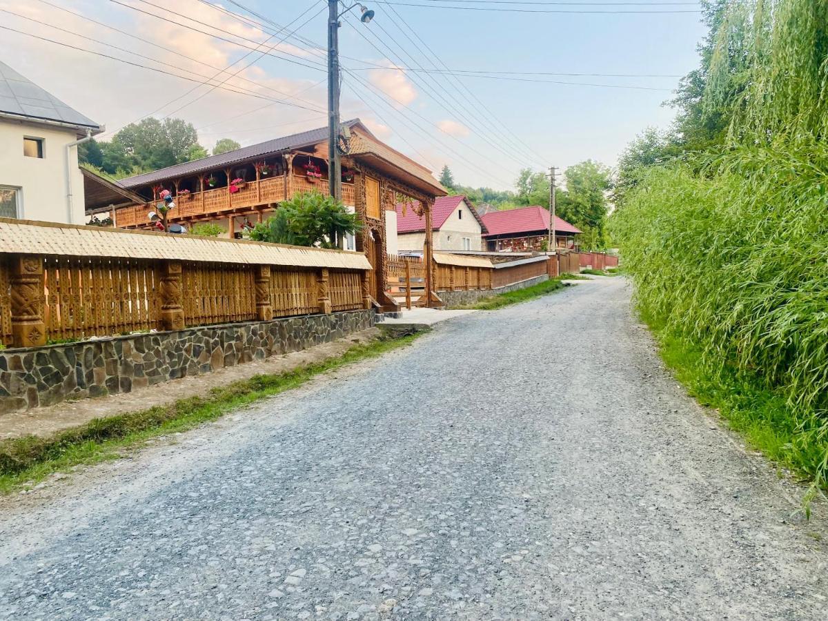 Floare De Maramures 1 Vadu Izei Esterno foto