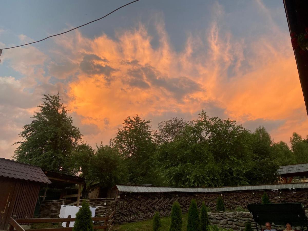 Floare De Maramures 1 Vadu Izei Esterno foto