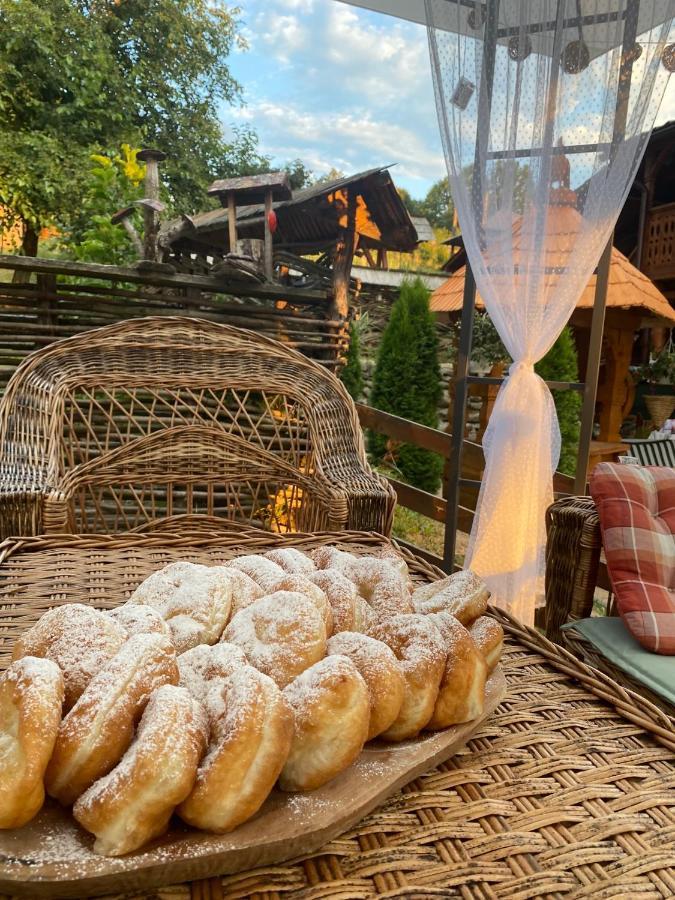 Floare De Maramures 1 Vadu Izei Esterno foto