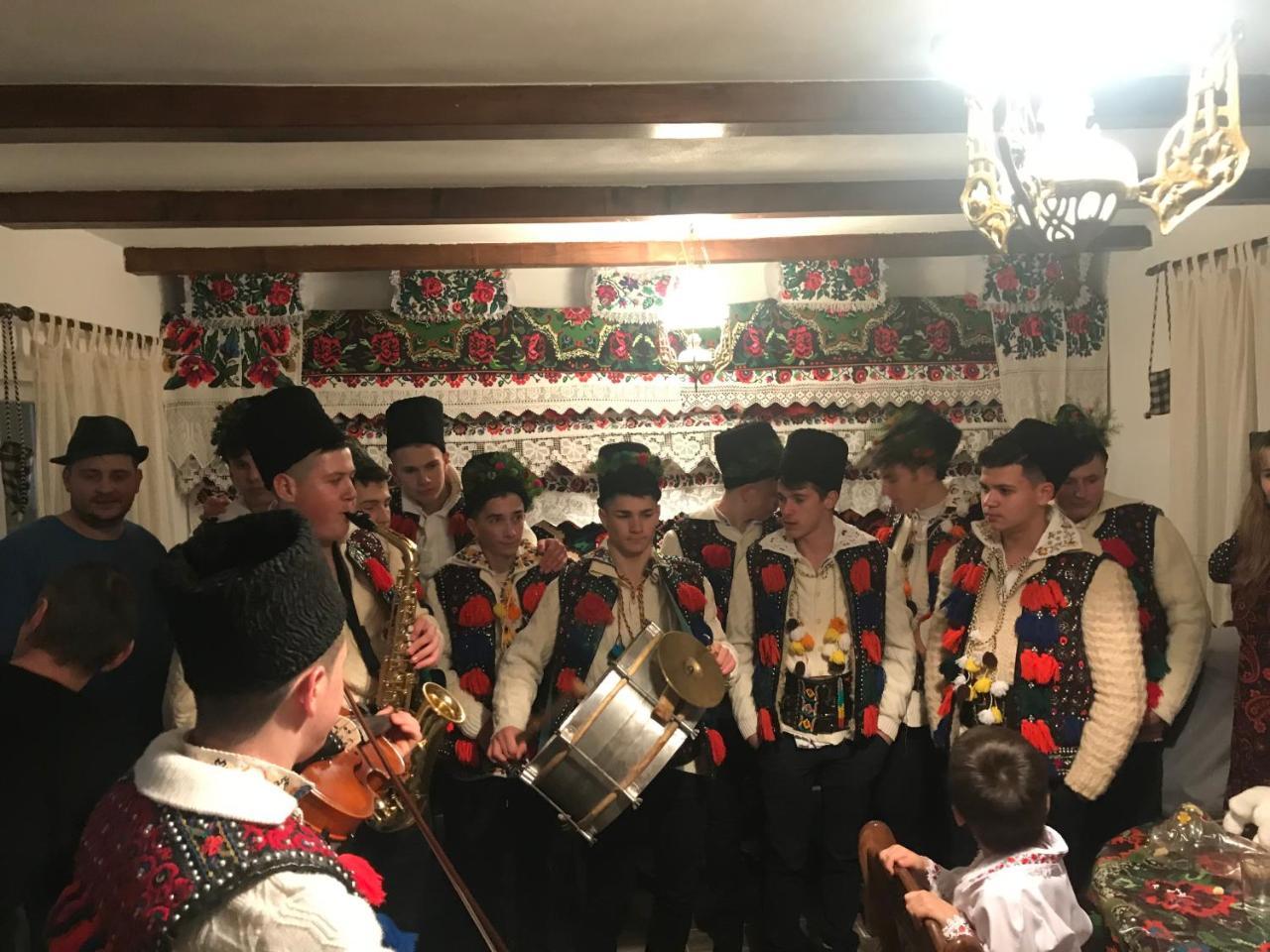 Floare De Maramures 1 Vadu Izei Esterno foto